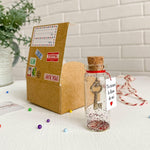 Load image into Gallery viewer, Mensaje romántico en una botella para regalar a tu novio o novia Tarro de los deseos con una tarjeta para tu esposo o esposa (bottle in cute craft paper box Tu tienes la llave de mi corazón)