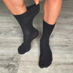 Load image into Gallery viewer, Mens Diabetic Socks 9 to 12 Shoe Size Wide Loose Top 4 Pairs Thin Cotton Diabetic Socks Black Crew